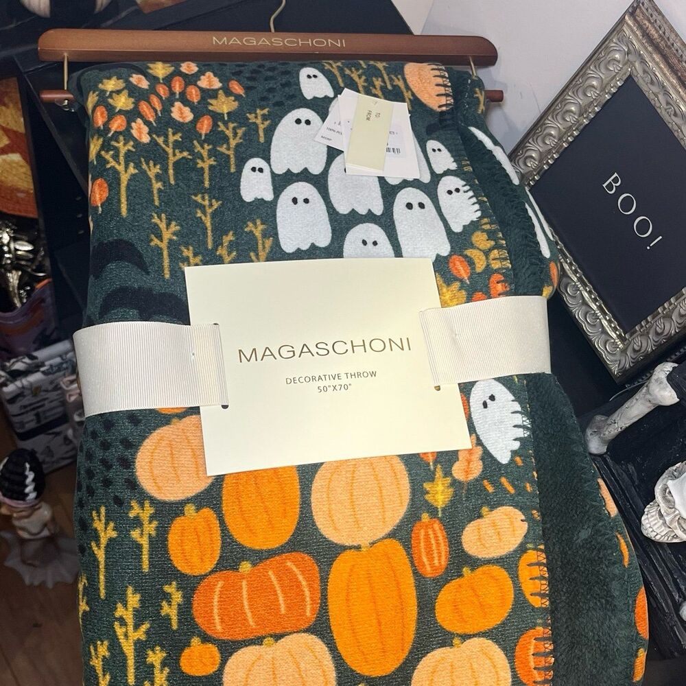 Magaschoni Halloween Green Pumpkins Ghosts Bats Decorative Throw Blanket